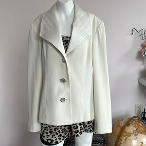 Beautiful cream blazer with gorgeous buttons